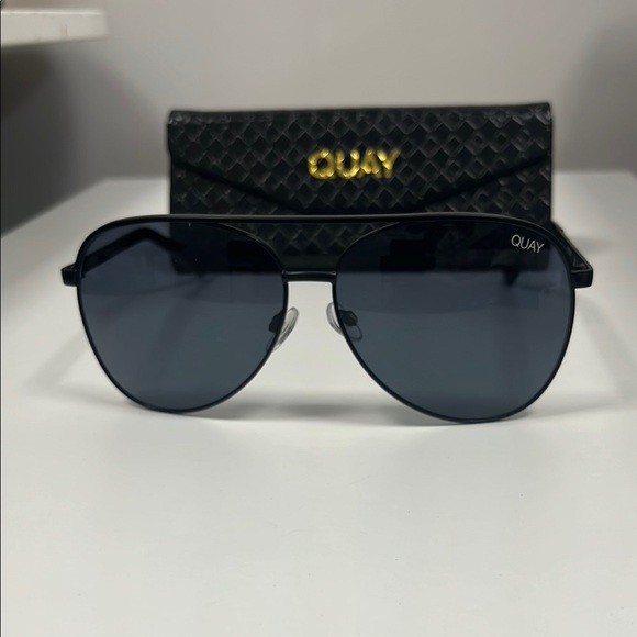 Quay Australia Accessories - Quay Australia Vivienne Black Aviator Sunglasses